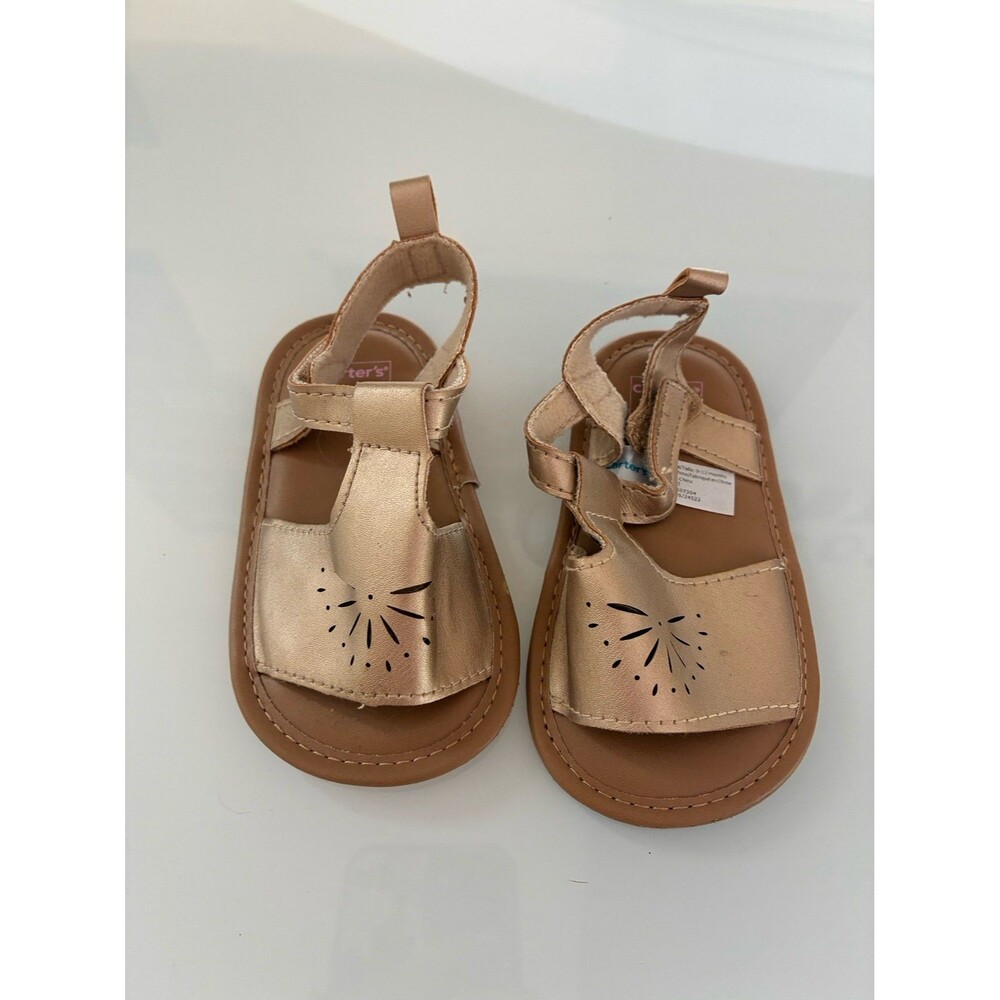 Carter’s Baby Girl Gold Sandals – 9–12 Months

Adorable Carter’s metallic gold